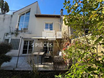 Maison - 200 m² - 7 pièces