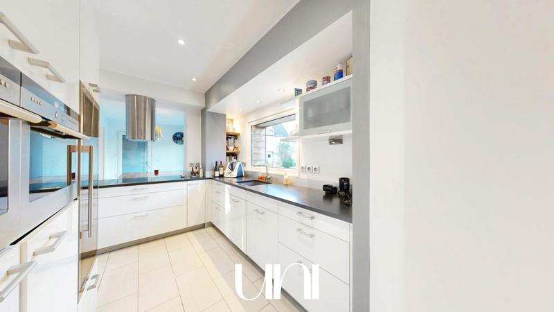 Maison - 232 m² - 8 pièces