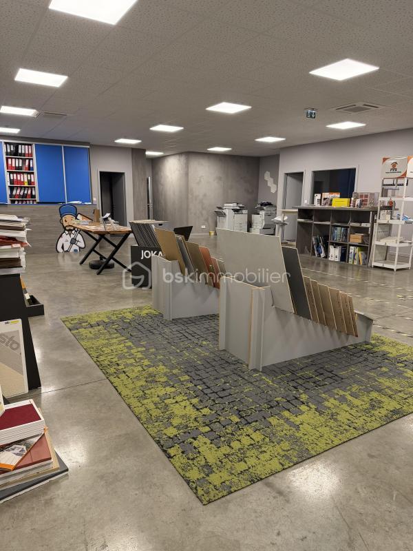 Local commercial - 941 m² - 7 pièces