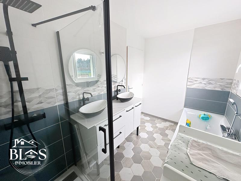 Maison traditionnelle - 99 m² - 5 pièces