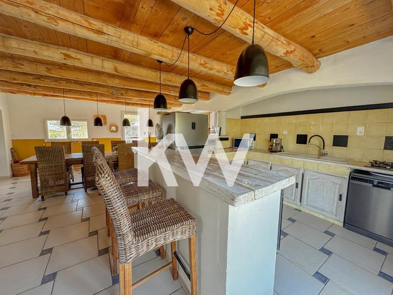 Propriété - 166 m² - 9 pièces