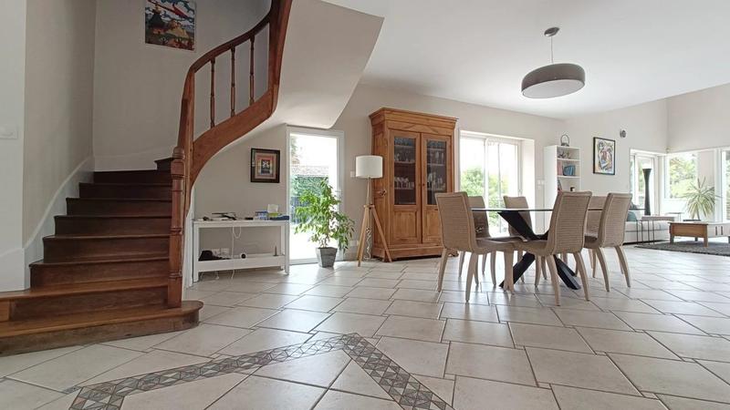 Propriété - 286 m² - 8 pièces