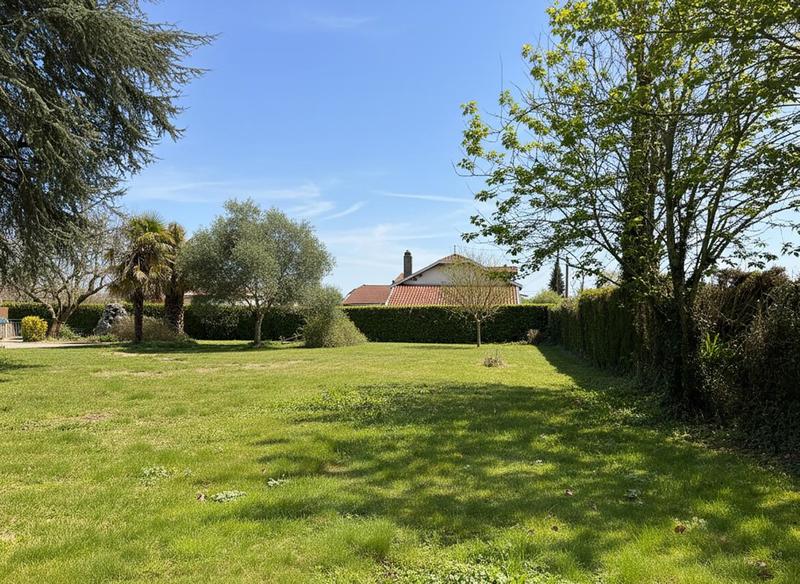 Terrain constructible - 637 m²