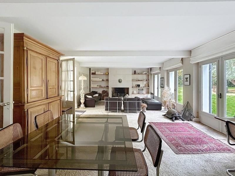 Maison - 340 m² - 10 pièces
