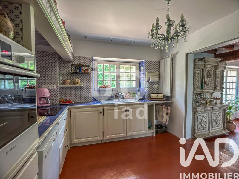 Maison - 215 m² - 9 pièces