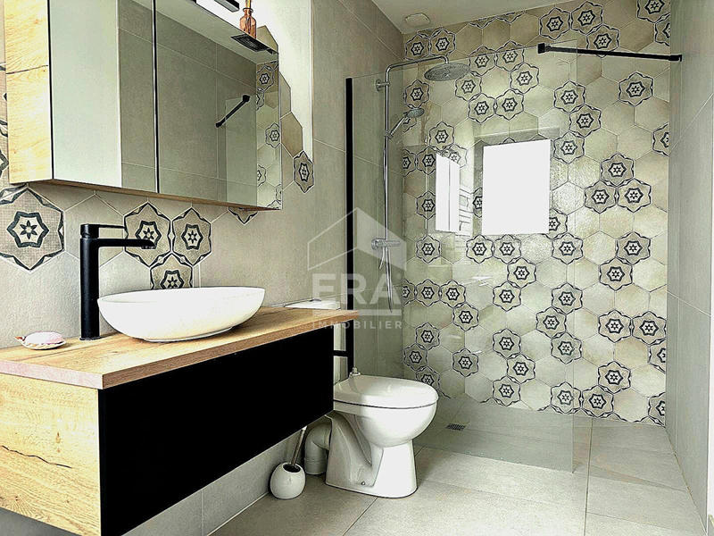 Maison - 236 m² - 8 pièces