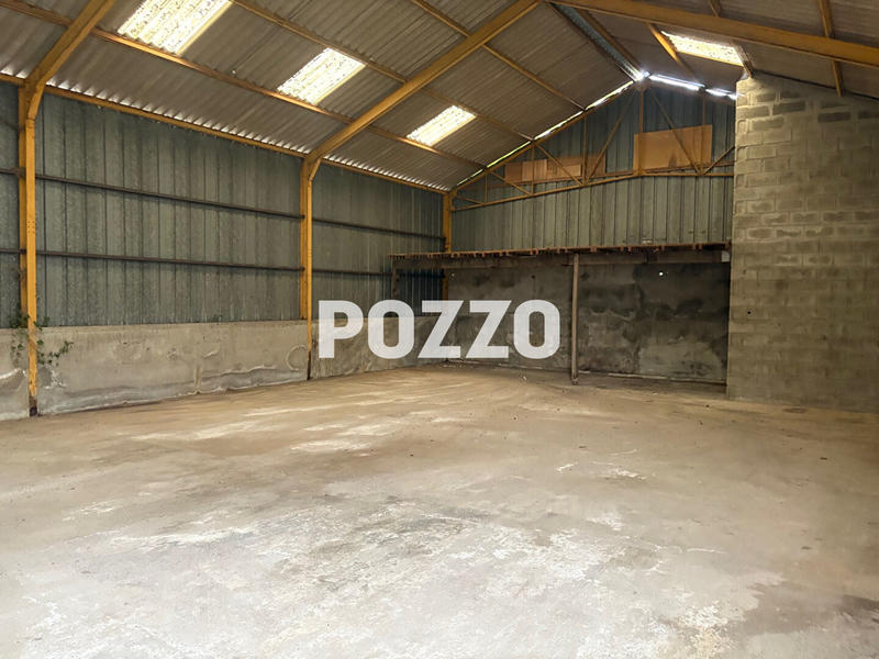 Local d'activité / Entrepôt - 1 700 m² - 5 pièces