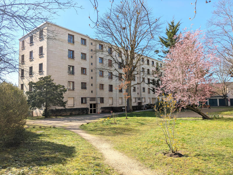 Appartement - 85 m² - 5 pièces