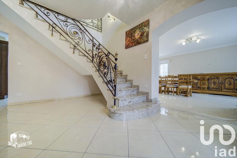 Maison - 191 m² - 7 pièces