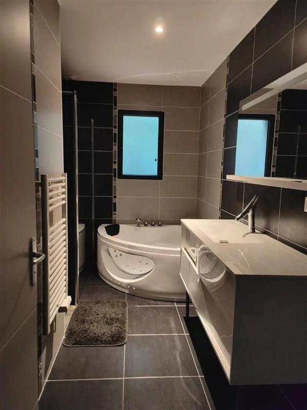 Maison - 147 m² - 4 pièces