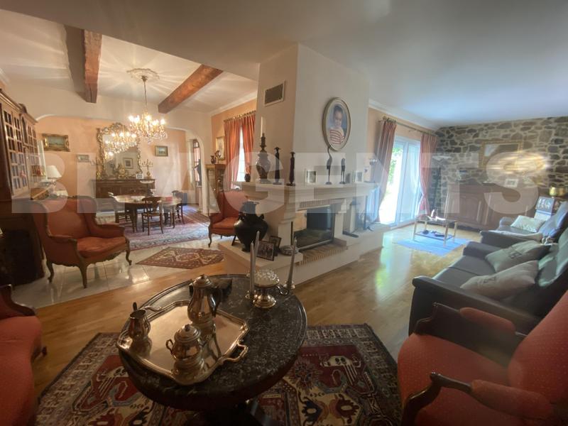 Maison de maîtres - 273 m² - 8 pièces