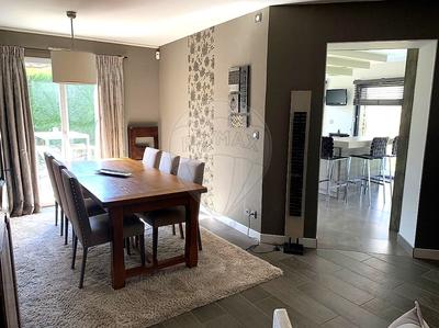 Maison - 225 m² - 10 pièces