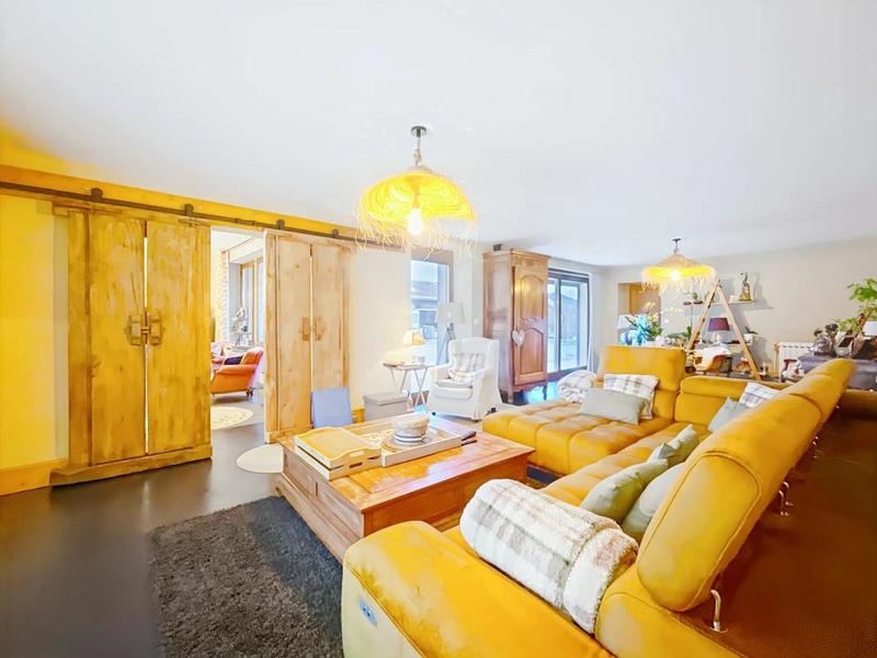 Propriété - 310 m² - 11 pièces