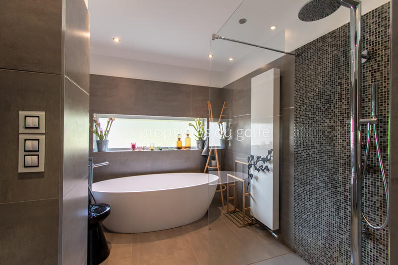 Maison - 215 m² - 6 pièces