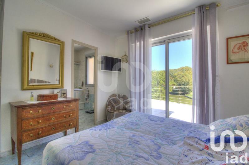 Maison - 210 m² - 7 pièces