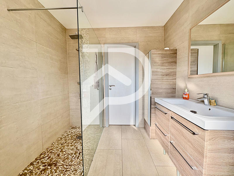 Maison - 93 m² - 5 pièces