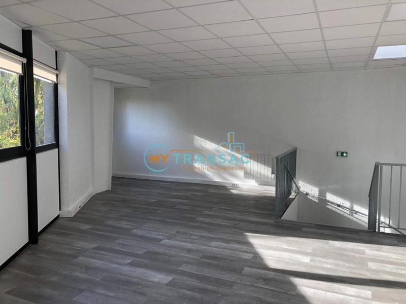 Local d'activités - 357 m²