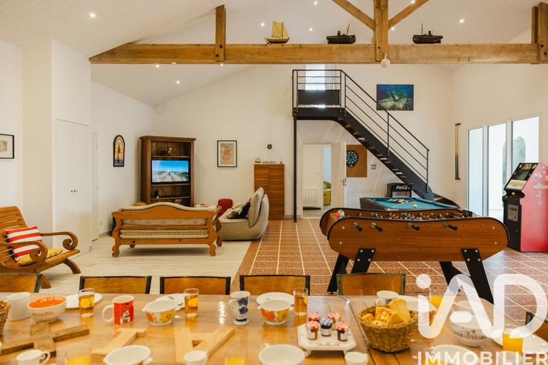 Maison - 200 m² - 7 pièces