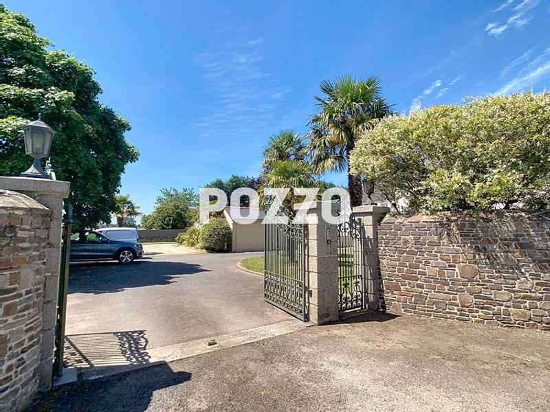 Maison - 408 m² - 18 pièces