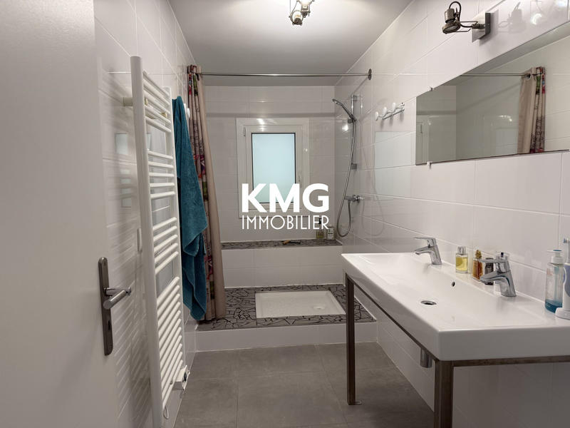 Maison traditionnelle - 210 m² - 9 pièces