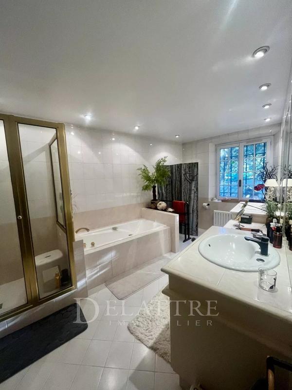 Villa - 259 m² - 5 pièces