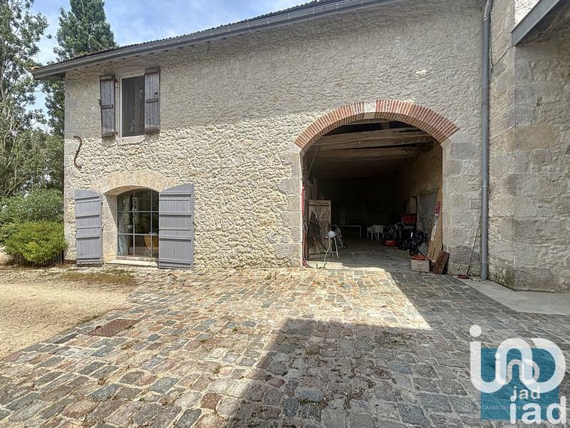 Maison - 872 m² - 22 pièces