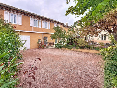 Maison ancienne - 400 m² - 15 pièces