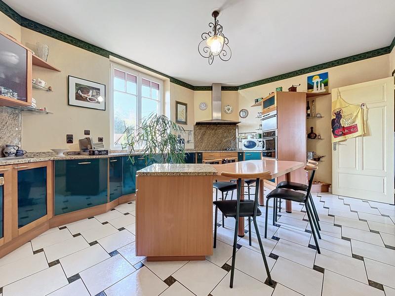 Maison ancienne - 201 m² - 8 pièces