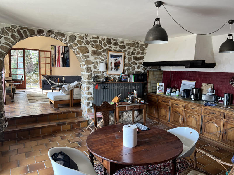 Mas - 240 m² - 5 pièces