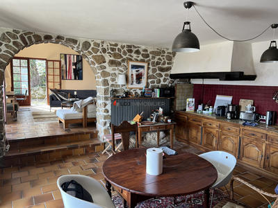 Mas - 240 m² - 5 pièces