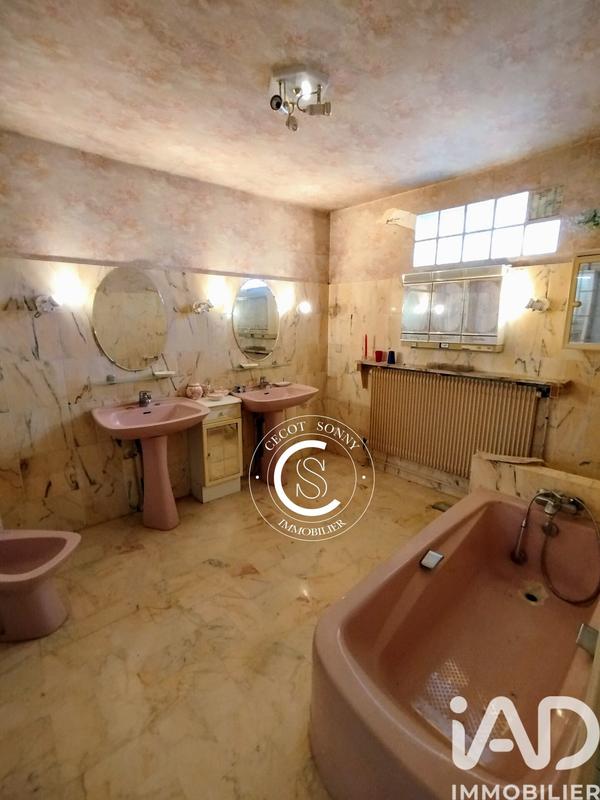 Maison - 230 m² - 6 pièces