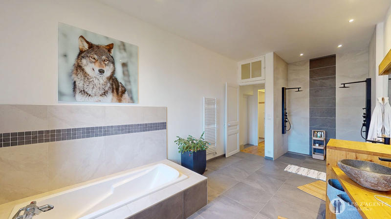 Maison - 290 m² - 13 pièces