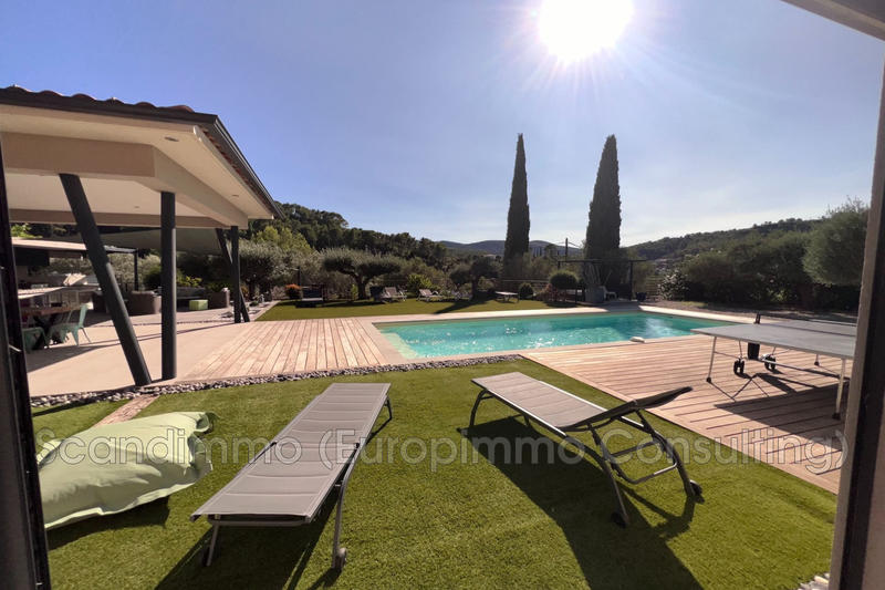 Maison - 231 m² - 7 pièces