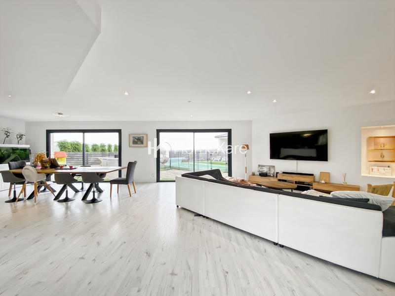 Maison - 275 m² - 8 pièces