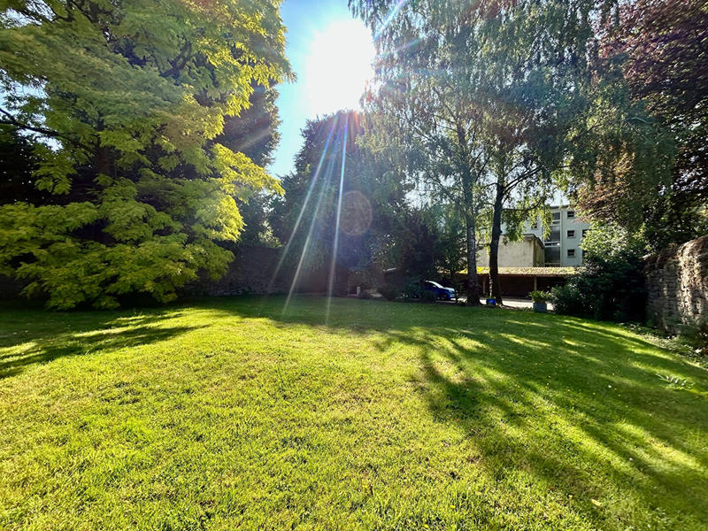 Maison - 235 m² - 10 pièces