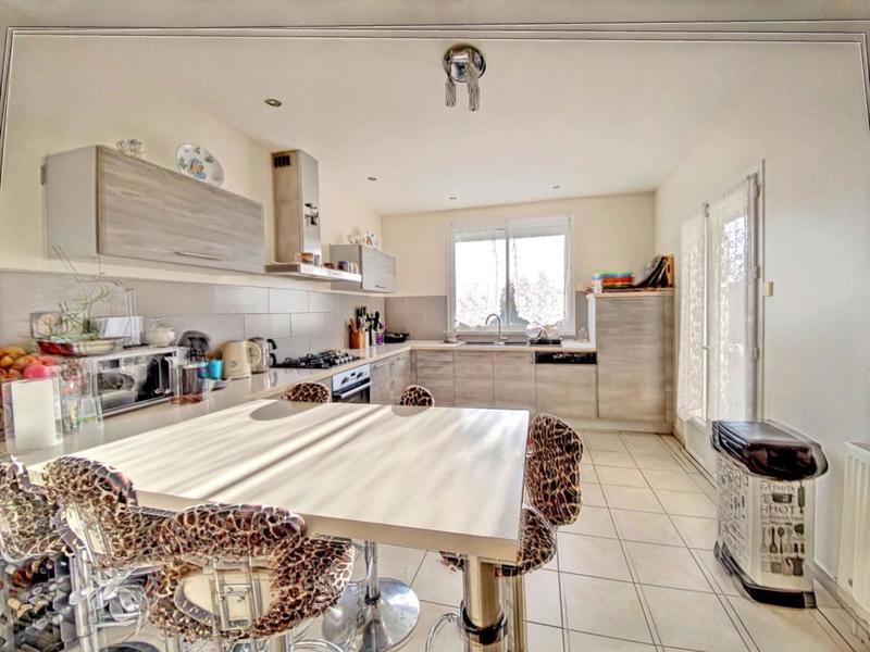Propriété - 220 m² - 8 pièces