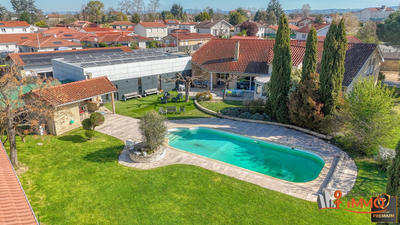 Maison - 270 m² - 11 pièces