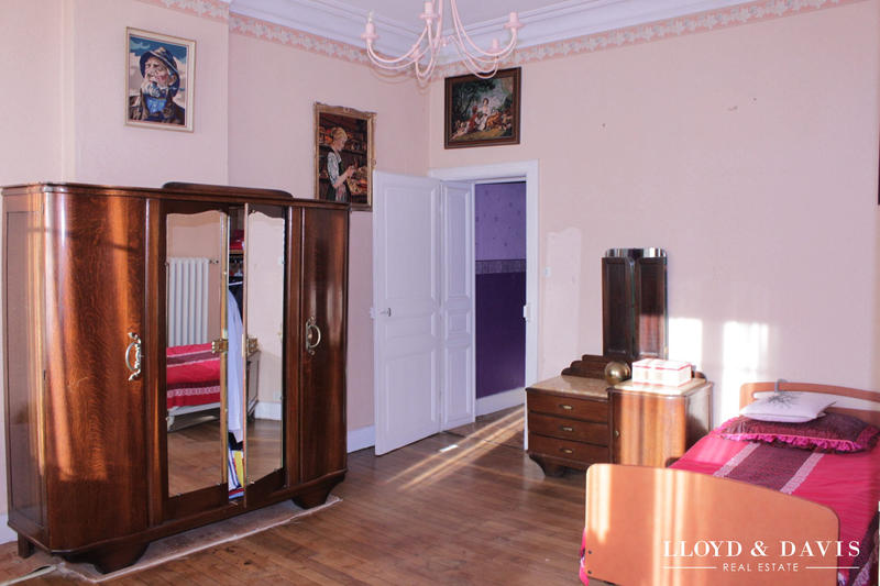 Maison - 243 m² - 7 pièces