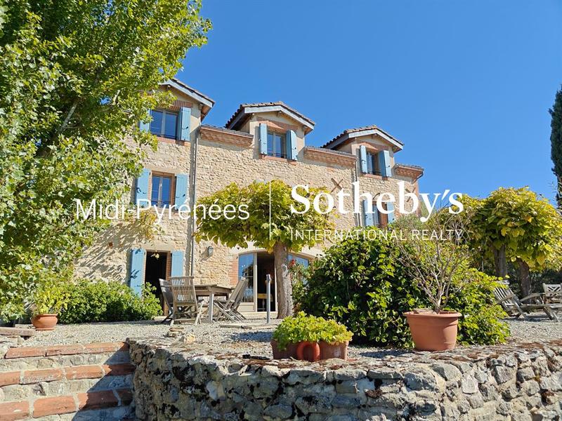 Maison - 585 m² - 18 pièces