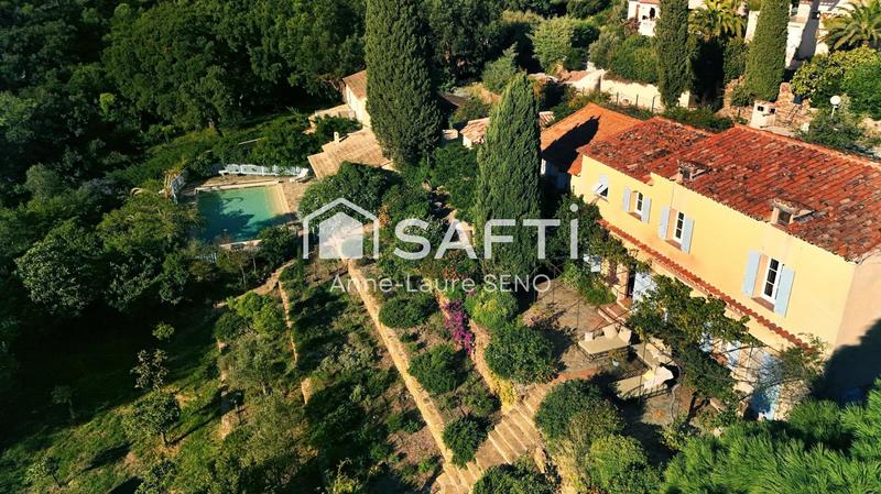 Maison - 395 m² - 14 pièces