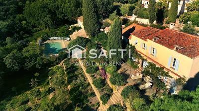 Maison - 395 m² - 14 pièces