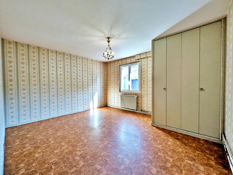 Maison traditionnelle - 201 m² - 7 pièces