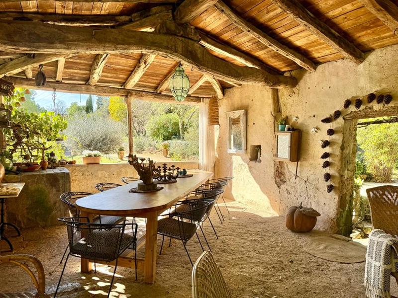 Mas - 523 m² - 15 pièces