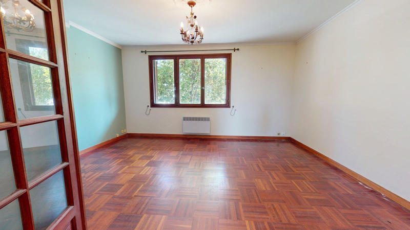 Maison - 250 m² - 11 pièces