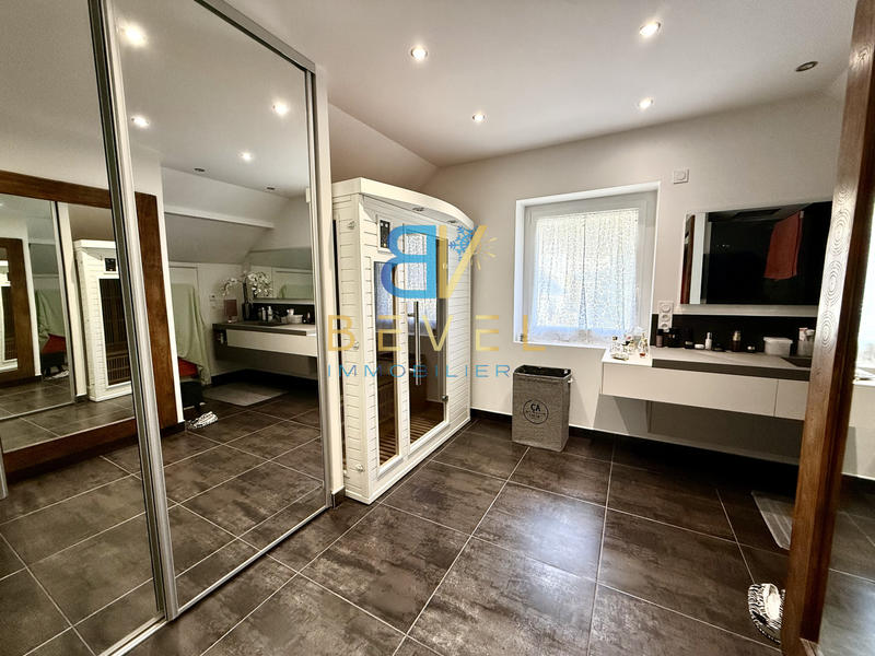 Villa - 238 m² - 8 pièces