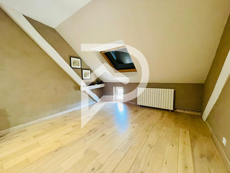 Maison - 294 m² - 11 pièces