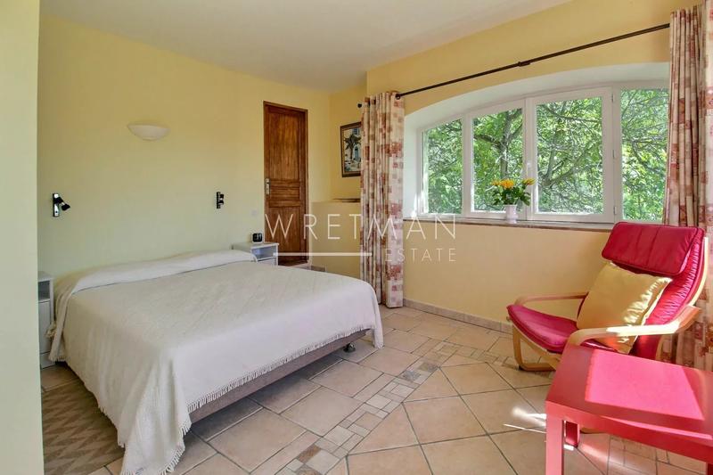 Maison - 236 m² - 7 pièces