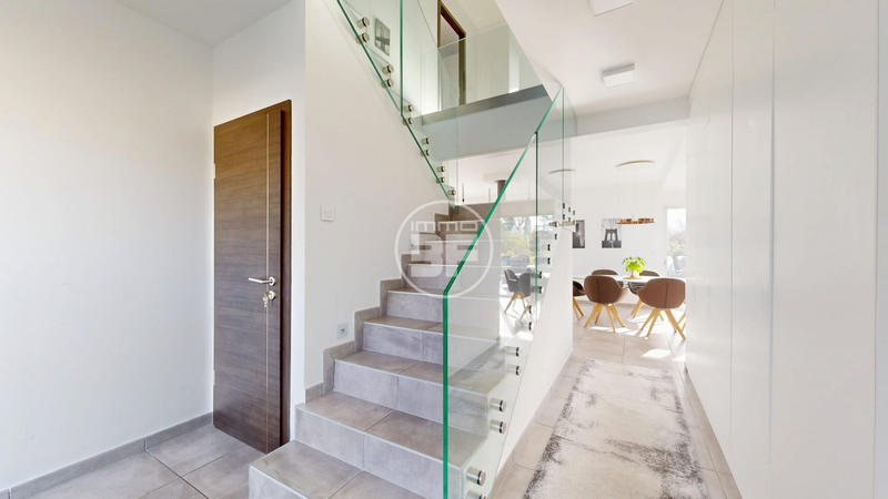 Maison - 222 m² - 7 pièces