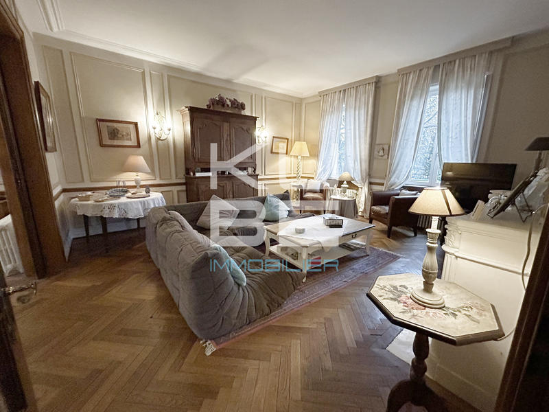 Maison - 280 m² - 12 pièces