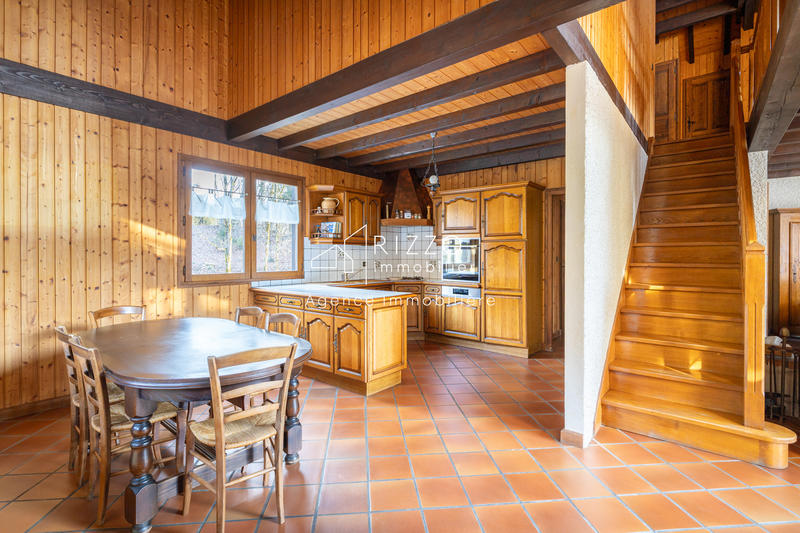 Maison - 222 m² - 5 pièces